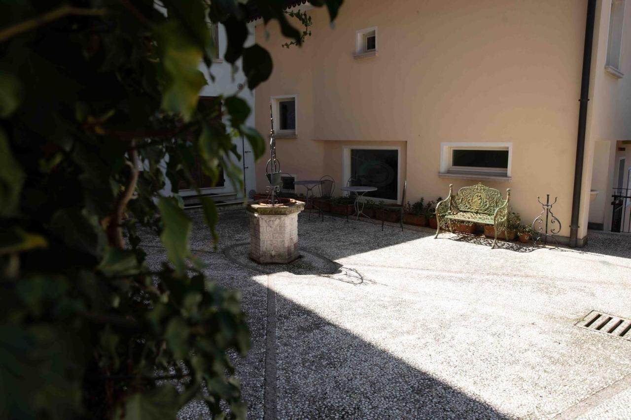 Borgo Alla Sorgente Bed & Breakfast Vallio Terme Exterior photo